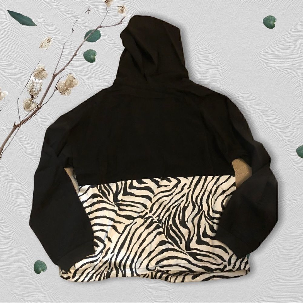 Small Tilly Zip up Spring Jacket in Black & White Zebra - Picture 5 of 9
